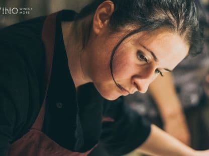 Fata cu Bufnițmobilul din Piața Obor