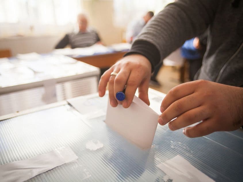 Într-o comună din Mehedinți primarul are cel mai dificil contracandidat: soția cu care e în proces de divorț. El candidează din partea PSD, ea din partea PNL. Foto: Bizoon | Dreamstime.com