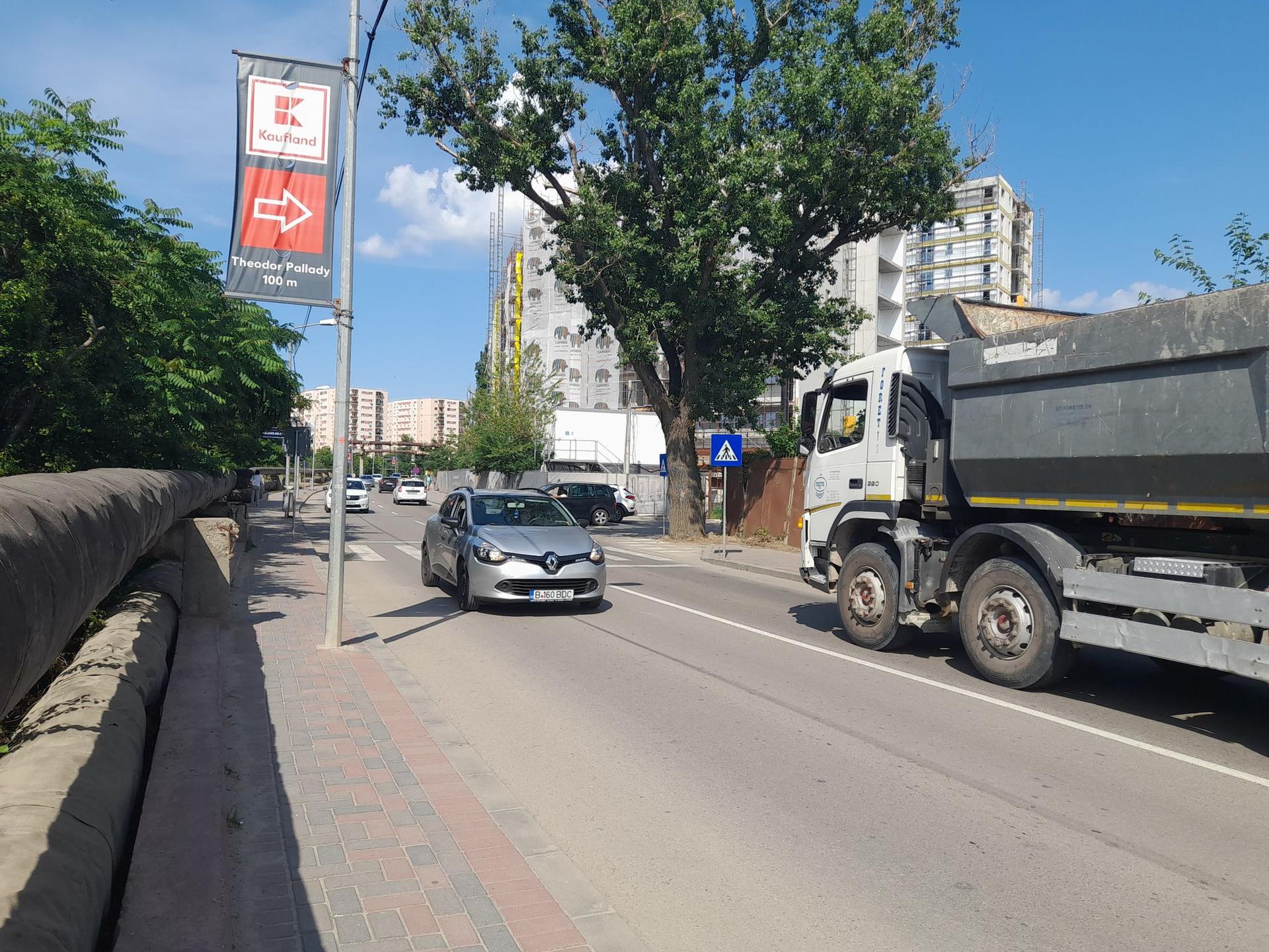 Strada Victor Brauner, cea care dă către ansamblurile Hills și Palladium. Destul de circulată la mai toate orele zilei