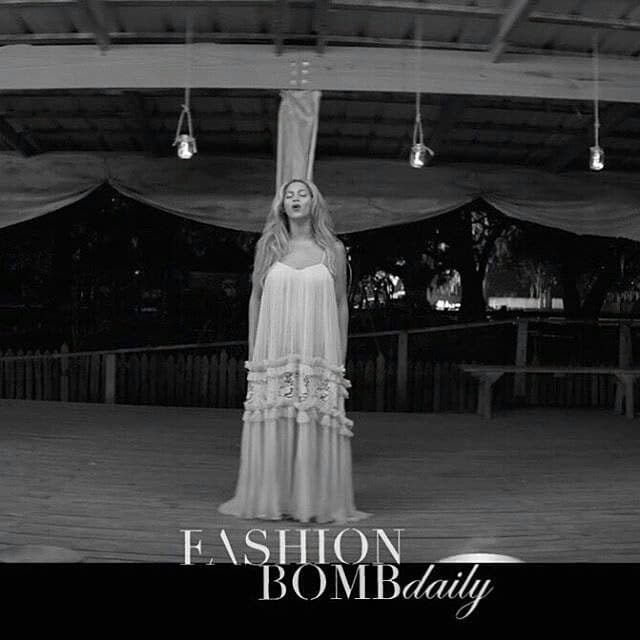 În videclipul „Freedom” de pe noul album „Lemonade”, Beyoncé poartă rochia Meteora, creată de Maria Lucia Hohan.