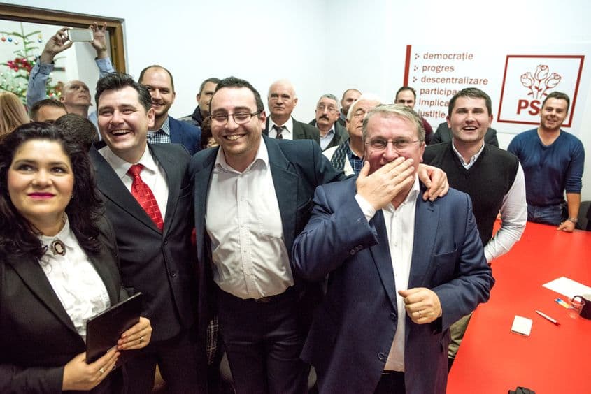 De la stânga la dreapta: Laura Pop Chiorean, președinta organizației de femei, Vasile Ilea – primul pe lista PSD la Senat, Horia Nasra și Remus Lăpușan, fostul lider, timp de vreo 8 ani, al PSD Cluj.