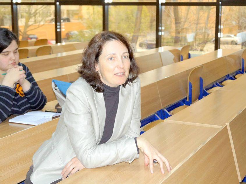 Dana Jalobeanu a absolvit fizică, apoi filosofie și este conferențiar la Facultatea de Filosofie a Universității București FOTO Pagina de Facebook a Danei Jalobeanu