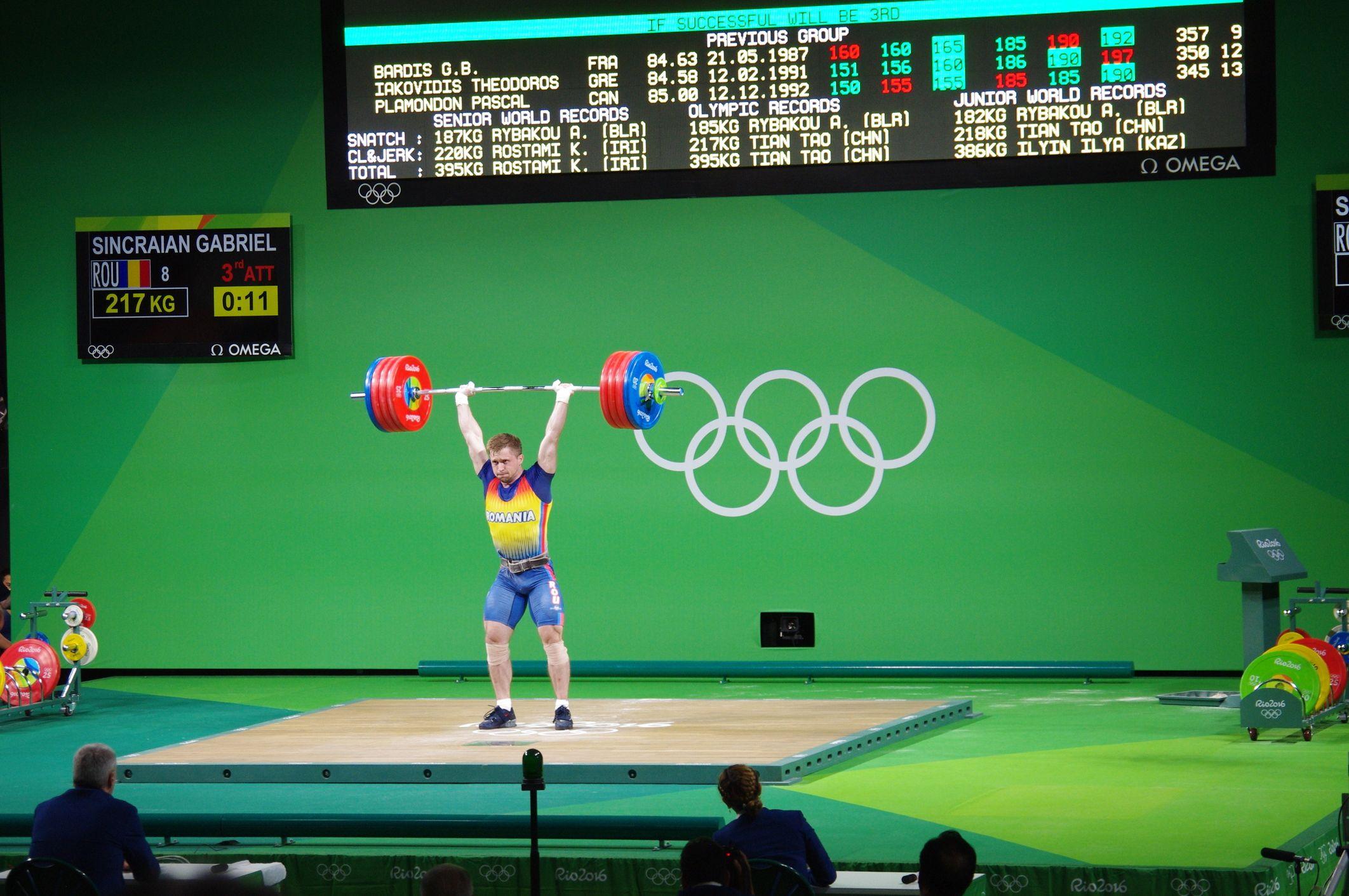 Halterofilul Gabriel Sîncrăian, bronz la Olimpiada de la Rio în 2016. Sîncraian a fost suspendat pentru dopaj și medalia retrasă. © <a target="_blank" href="https://www.dreamstime.com/leswrona_info">Leszek Wrona</a> | <a target="_blank" href="https://www.dreamstime.com/photos-images/olympics-romania.html">Dreamstime.com</a>