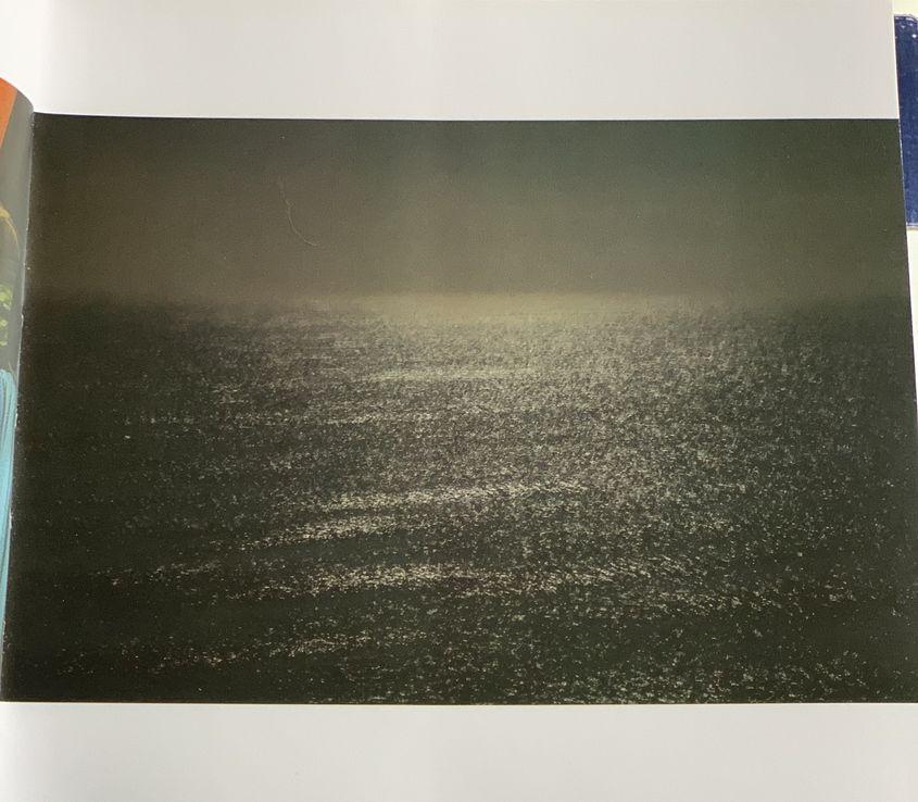 <strong>„Marea Neagră văzută de pe faleza din 2 Mai, unde am dormit în drum spre Turcia, decembrie 2013.” Acasă, pe drum</strong>