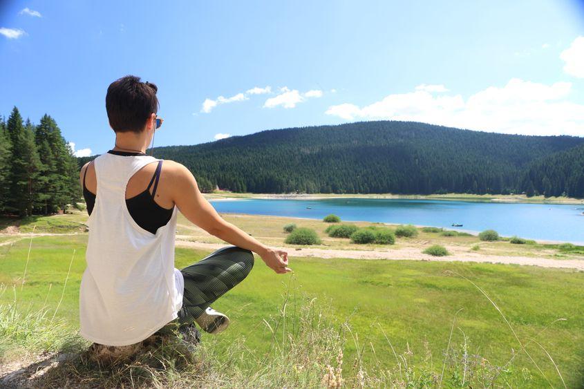 „Nu dăm la o parte vreo religie, nu spunem că vreuna e greșită, încercăm să le integrăm”, spune Olivia. Foto © Nikola Rovcanin | Dreamstime.com