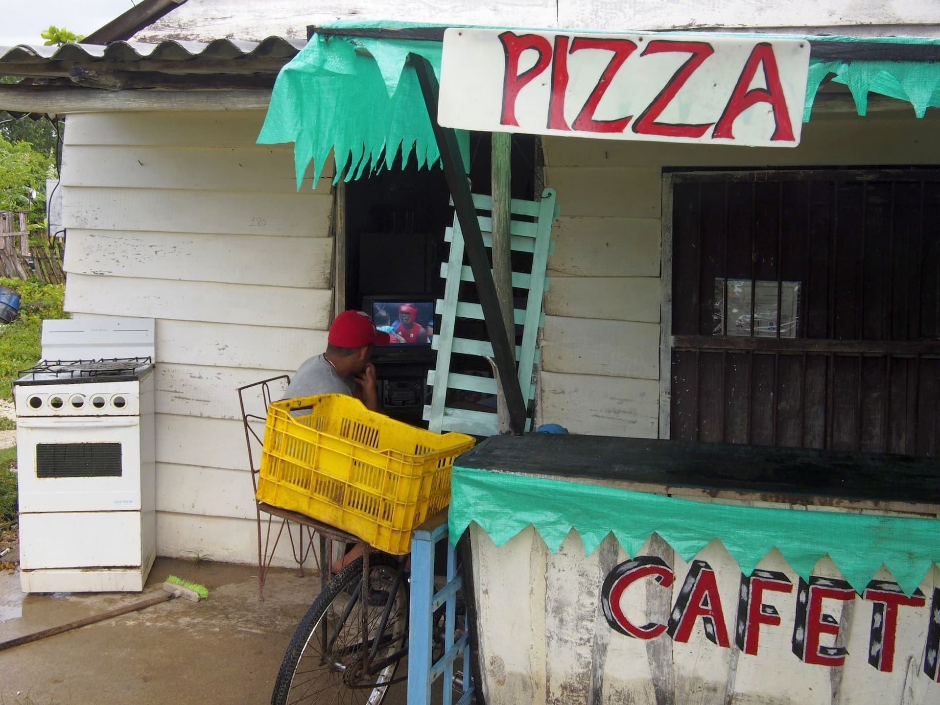Pizzerie improvizată în Playa Larga