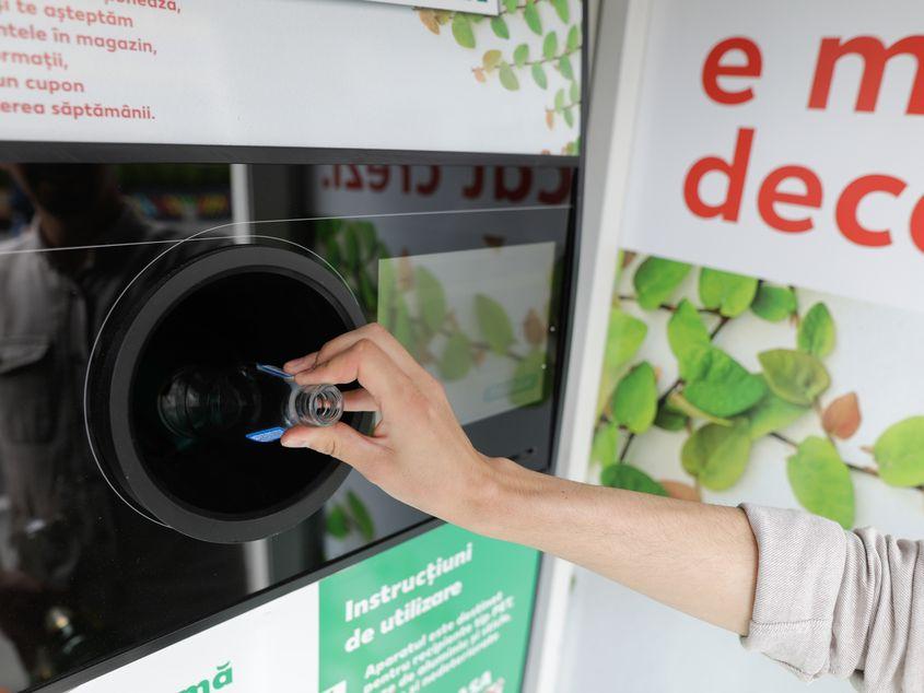 Conform unui studiu recent, 3 din 4 români preferă să renunțe la garanția de 50 de bani în loc să recicleze. Ne-am întrebat de ce. Foto © Cateyeperspective | Dreamstime.com