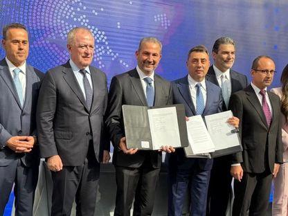 Grecia și România semnează în 7 noiembrie 2025 un Memorandum de înțelegere vizând Coridorul Vertical de Gaze și transportul de gaze naturale lichefiate (GNL) provenite din SUA. Sursa foto: e-infra.ro