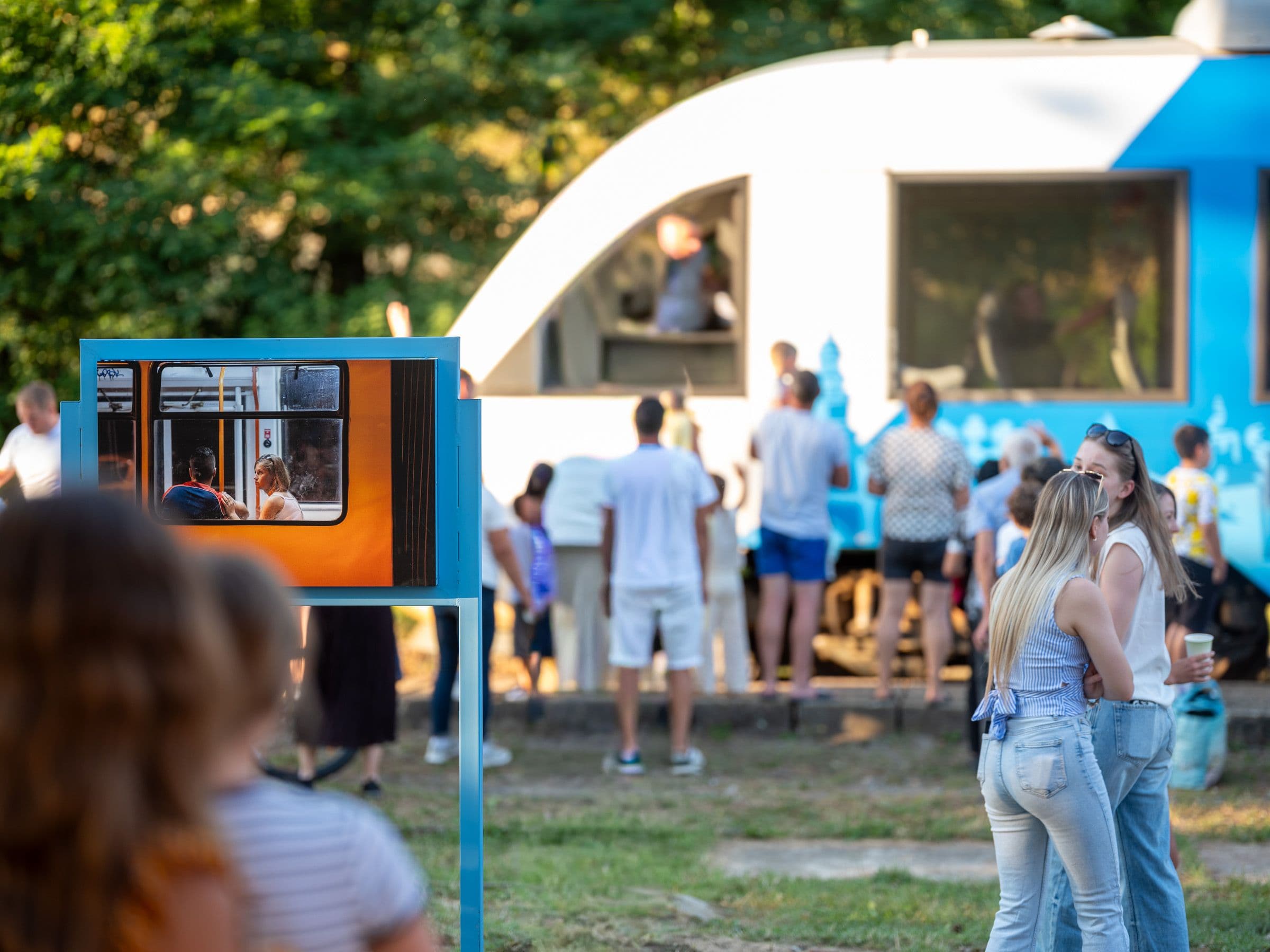 Organizatorii își propun ca în fiecare vară să aibă loc expoziții, să continue rezidențele artistice, iar sala de așteptare să fie un loc pentru comunitate. FOTO: ARAC