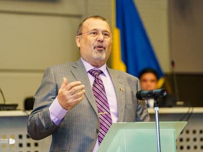 Candidații „mini-Georgescu” și alegerile prezidențiale. Stabilit în SUA, John Ion Banu crede că „democrația a luat-o razna” și vrea arme la liber pentru toți românii