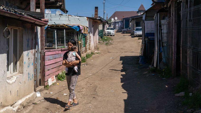 De 9 ani o asociație din Cluj a început un proces de relocare al romilor din ghetoul de la Pata-Rât în apartamente cumpărate prin fonduri norvegiene. Foto: Raul Ștef (c)