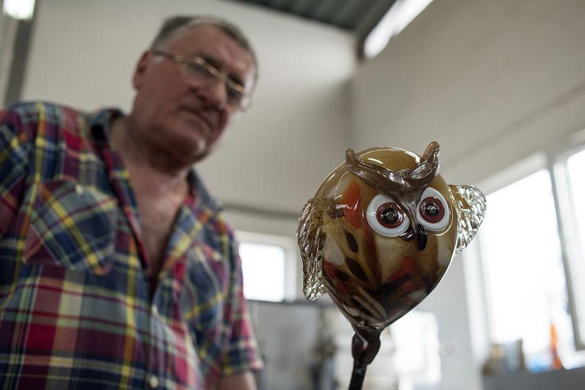 În Bogata funcționează o fabrică de articole din sticlă, cu 39 de angajați.