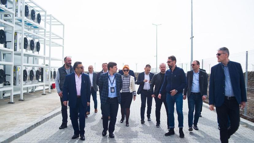 Lia Olguța Vasilescu, vicepreședinta PSD și primarul Craiovei, a participat în 2022 la inaugurarea centrului de date de la Mischii, județul Dolj. Foto: Cluster Power