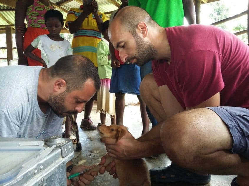 În timpul unei campanii de vaccinare, în Africa, 2016.
