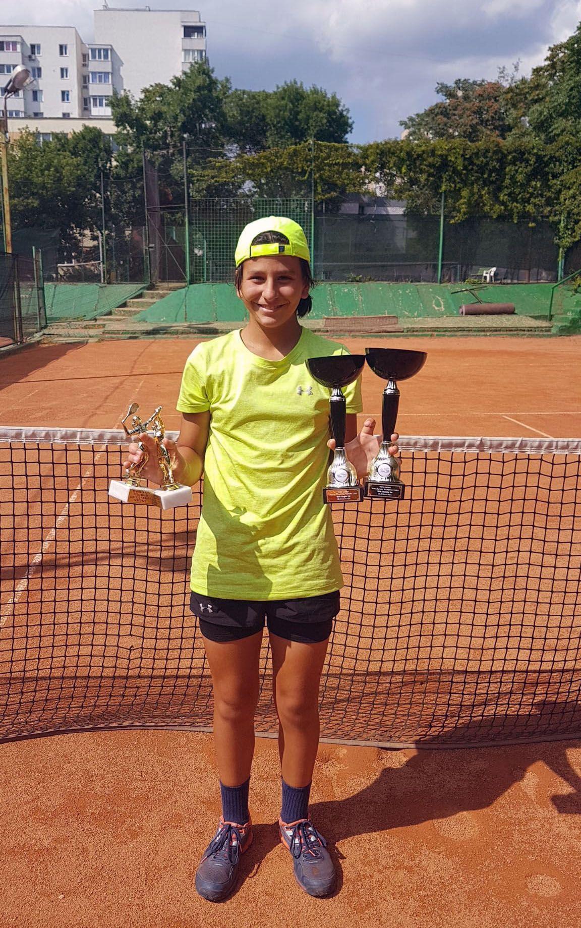 Sonia, cu recolta de premii de la turneele internaționale din Grecia. Foto: Arhiva personală