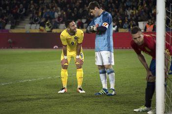 Concluzia serii: n-avem cea mai grozavă echipă din lume, dar îndrăznim un pariu. Dacă trecem de grupe, luăm Euro 216. Fără să marcăm vreun gol, desigur, dar câștigând toate meciurile la penalty-uri.