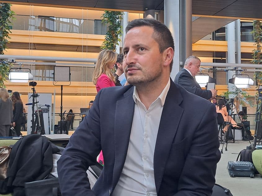 Eurodeputatul independent Nicu Ștefănuță consideră că, pe lângă problema securității de la granițe, schimbările climatice reprezintă un pericol la fel de puternic. Foto: Mălina Gîndu