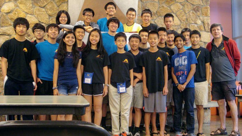 Profesorul Enescu (în dreapta), cu elevii de la Awesomemath Summer Program (Berkeley, 2015).