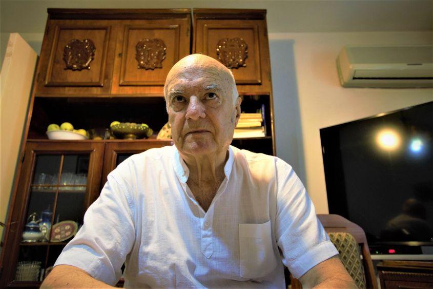 Privind adânc în fântâna trecutului.