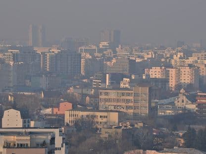 Europa se sufocă, politicienii negociază. Ce spun europarlamentarii români care au votat împotriva unei legi pentru mai mult verde