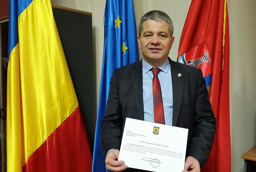 Florian Bodog pe 19 decembrie 2016, după ce a primit mandatul de parlamentar. Foto: Pagina oficială Facebook