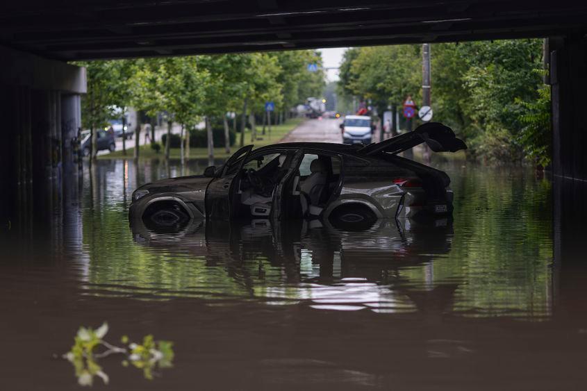 Urmari ale codului rosu de ploi si vant cu intensitate crescuta in Bucuresti, 1 iulie 2026. Inquam Photos / Octav Ganea