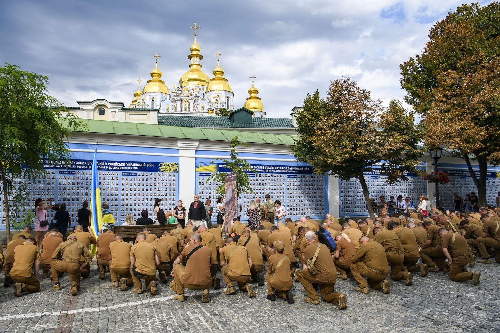 Memorialul apărătorilor ucraineni căzuți în războiul de apărare a patriei. Peste 13.000 de victime a făcut războiul pornit de Putin. Foto © Vladyslav Musiienko | <a target="_blank" rel="noreferrer noopener" href="https://www.dreamstime.com" target="_blank">Dreamstime.com</a>