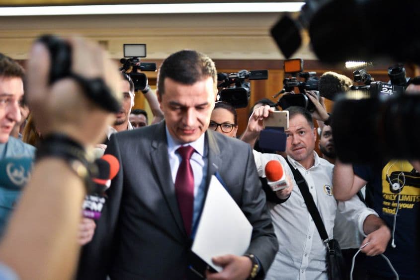 Sorin Grindeanu, după ce a fost lăsat în offside de PSD. Foto: Lucian Muntean