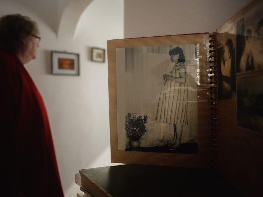 Aura Lixandru. Inginer, mama lui Mihai Matei, de a cărui mărturie a pornit întregul proiect. Aura e mamă a doi copii și a făcut mai multe avorturi în perioada comunistă. Foto: Adrian Câtu (Documentaria.ro)