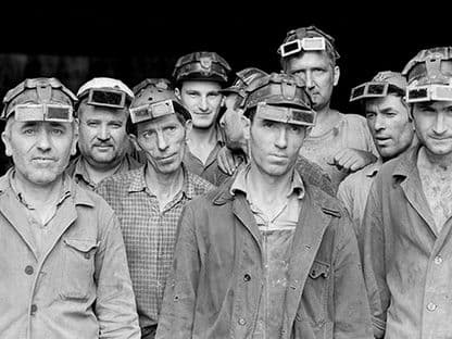 Fabrici, uzine, oameni noi. Obsesia industrializării în România socialistă