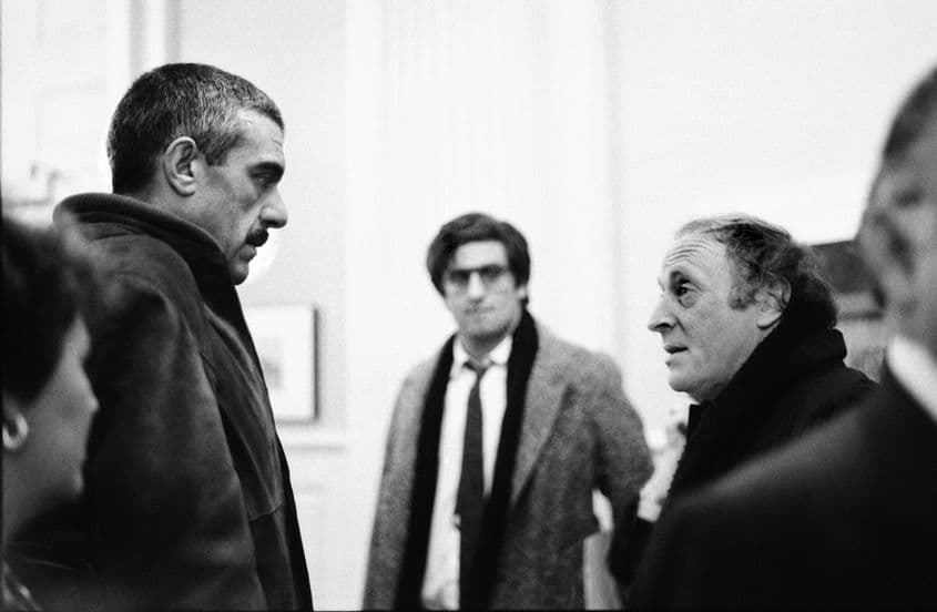 Adevăratul Serghei Dovlatov (în stânga), față în față cu prietenul său Iosif Brodsky (dreapta), poet laureat al premiului Nobel pentru Literatură. Relația de prietenie dintre cei doi este recreată și în filmul lui Aleksei German Jr..