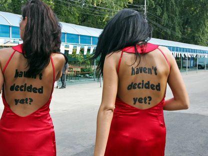 Ce trebuie să vă dea "promoterița" cea sexy în schimbul CNP-ului