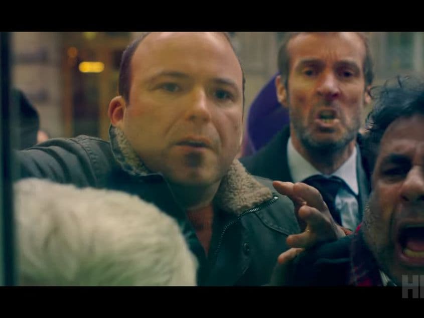 Expresia lui Daniel Lyons, unul din personajele principale ale serialului "Years and Years", atunci când află că și-a pierdut toate economiile de o viață, din cauza colapsului economic produs de situația politică a țării