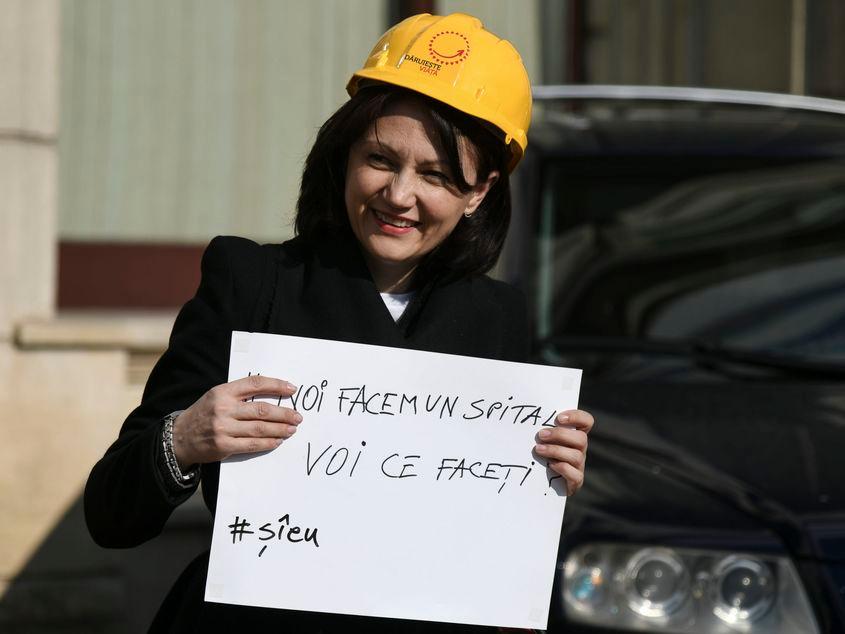 Carmen Uscatu, membru fondator al Asociației Dăruiește Viata, la un protest din 2019 față de obligativitatea tuturor ONG-urilor din România de a se înscrie într-un nou registru la ANAF Inquam Photos / Alberto Groșescu