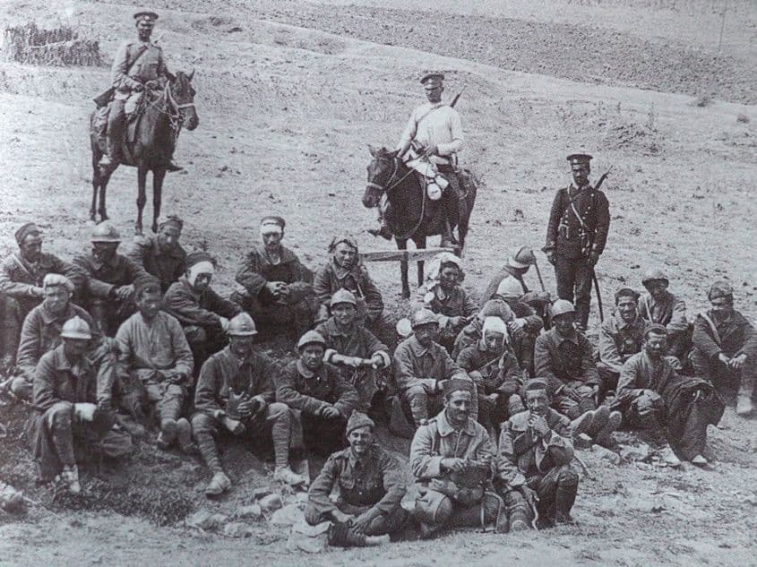 Soldați francezi capturați de bulgari pe frontul din Macedonia