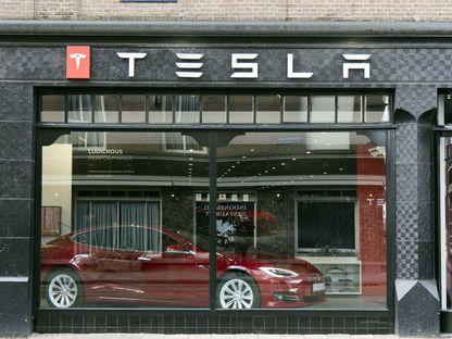 Cum va deveni Tesla cea mai valoroasă companie auto din lume