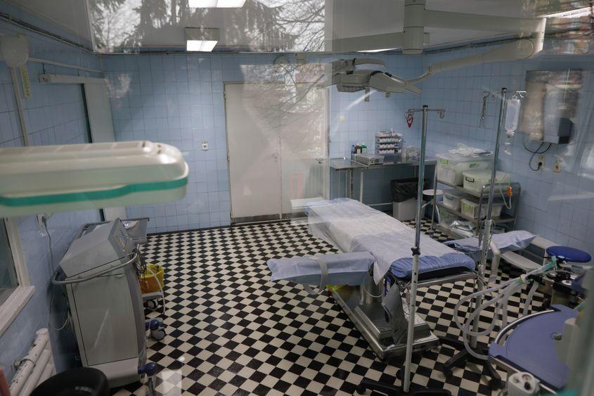 Detalii din secţia ATI şi blocul operator din cadrul Institutului Naţional pentru Sănătatea Mamei şi Copilului 'Alessandrescu-Rusescu' (Maternitatea Polizu), în București, joi 16 decembrie 2021. Inquam Photos / George Călin