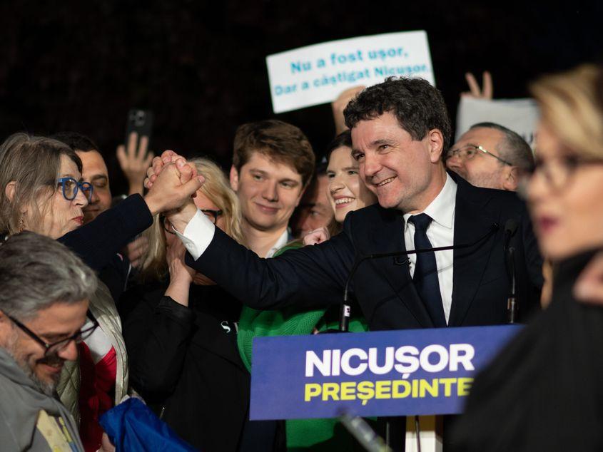 Candidatul la prezidențiale, Nicușor Dan, susține o declarație de presă după aflarea exit poll-ului, București, 18 Mai 2025. Inquam Photos / Vlad Bereholschi