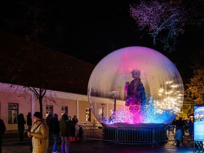 Un glob uriaș de zăpadă, Frankenstein și un Crăciun reimaginat. La Cluj (P)