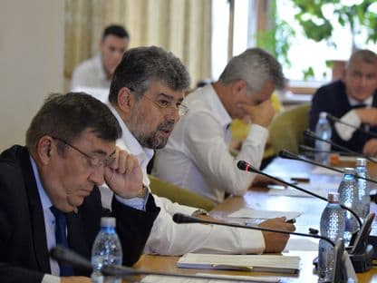 Parlamentul a decis: pensii speciale pentru aleșii locali și dreptul de a face afaceri ca PFA