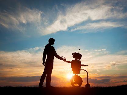Sufletul AI-ului. Constantin Vică, filosof: Suntem captivați de fluența vorbirii pe care o au sistemele de inteligență artificială și vedem „viață interioară” acolo unde nu e