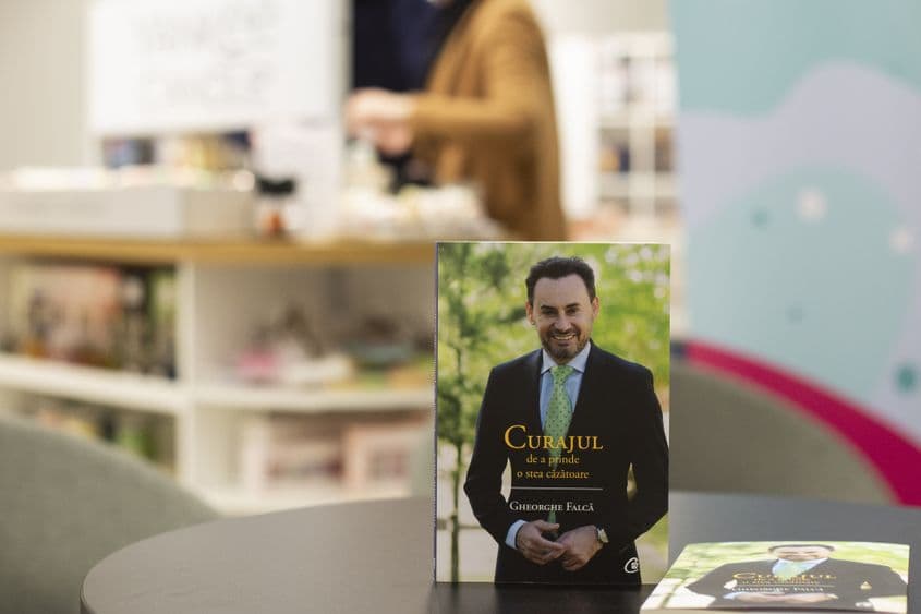 Lansarea volumului „Curajul de a prinde o stea căzătoare”, semnat de europarlamentarul PNL Gheorghe Falcă, sâmbătă, 15 februarie 2020. Inquam Photos / Ilona Andrei