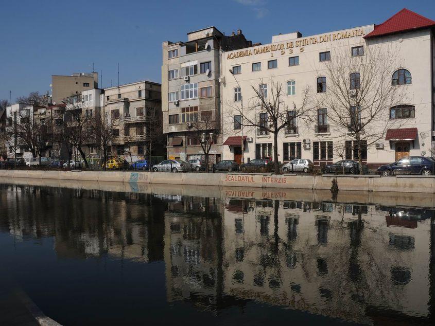 Sediul Academiei Oamenilor de Ştiinţă din România (AOSR), o instituţie cu "dedicaţie" pentru politicieni. Foto: Lucian Muntean