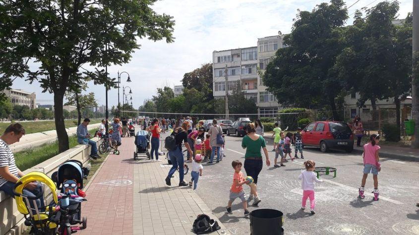 Playing out: străzi pe care zburdă copiii