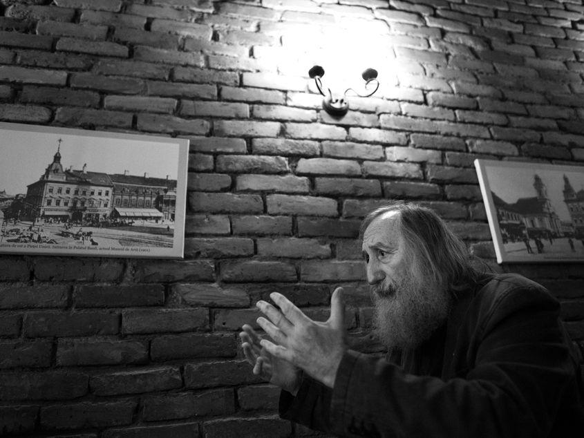 Adam Puslojić a donat Academiei Române volume întregi de manuscrise semnate de Nichita Stănescu. Foto: Raul Ștef