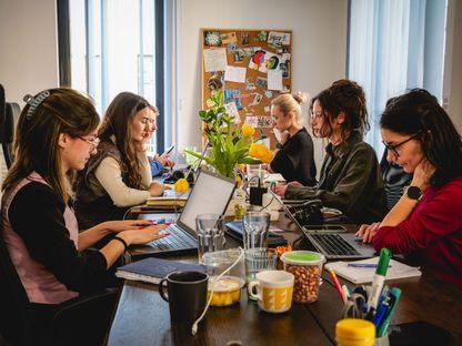 Ajută-ne să te cunoaștem și să fim mai aproape de tine