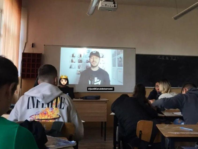 „Diriginte smart! Își educă elevii cu privire la pericolele din mediul online.” - scrie Justițiarul de Berceni pe internet. Sursa foto: Facebook/Justițiarul de Berceni