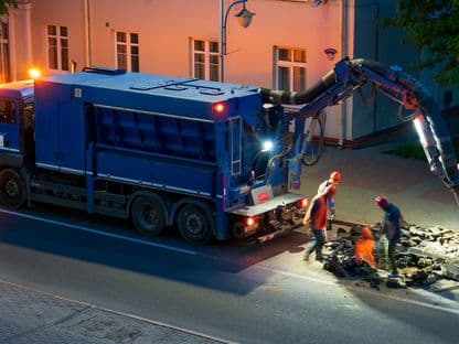 Știri din cealaltă Românie. În Covasna, un primar care a pierdut alegerile își dă demisia fără să-și mai încheie mandatul, iar în Alexandria muncitorii care pun borduri au spart de două ori în două zile o ţeavă de gaze