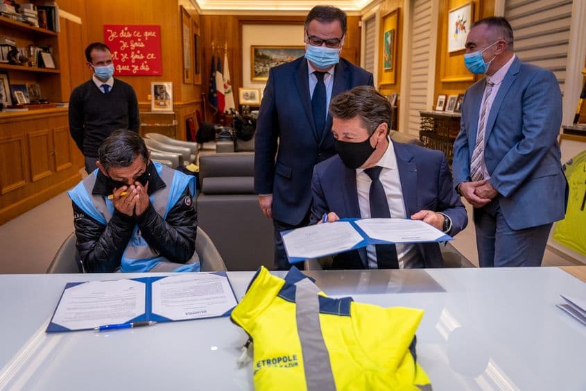 Jojo, după ce a semnat contractul de muncă la primăria din Nisa