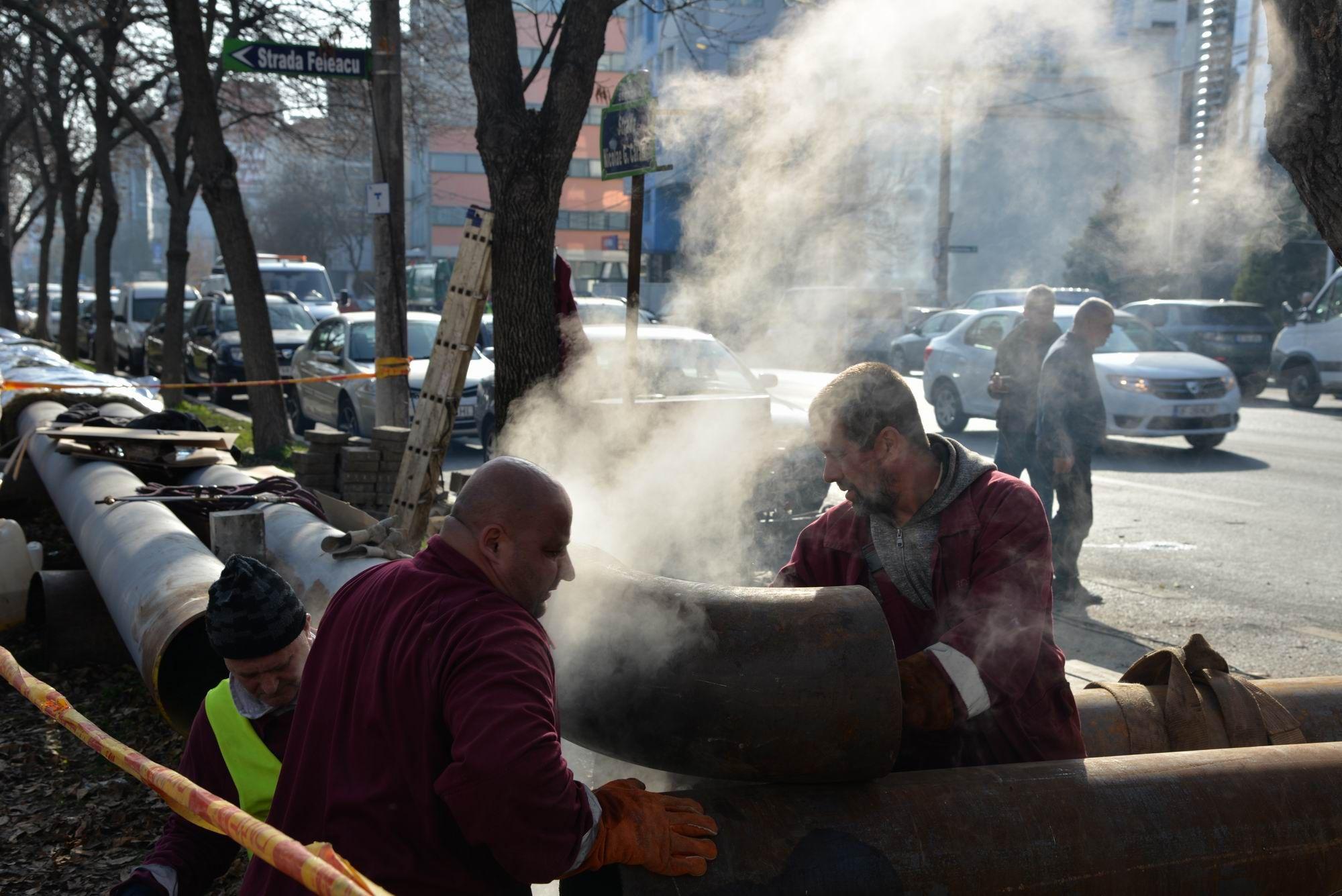 Lucrări la rețeaua de termoficare RADET pe strada Nicolae Caranfil, Sector 1 București. Foto: Lucian Muntean